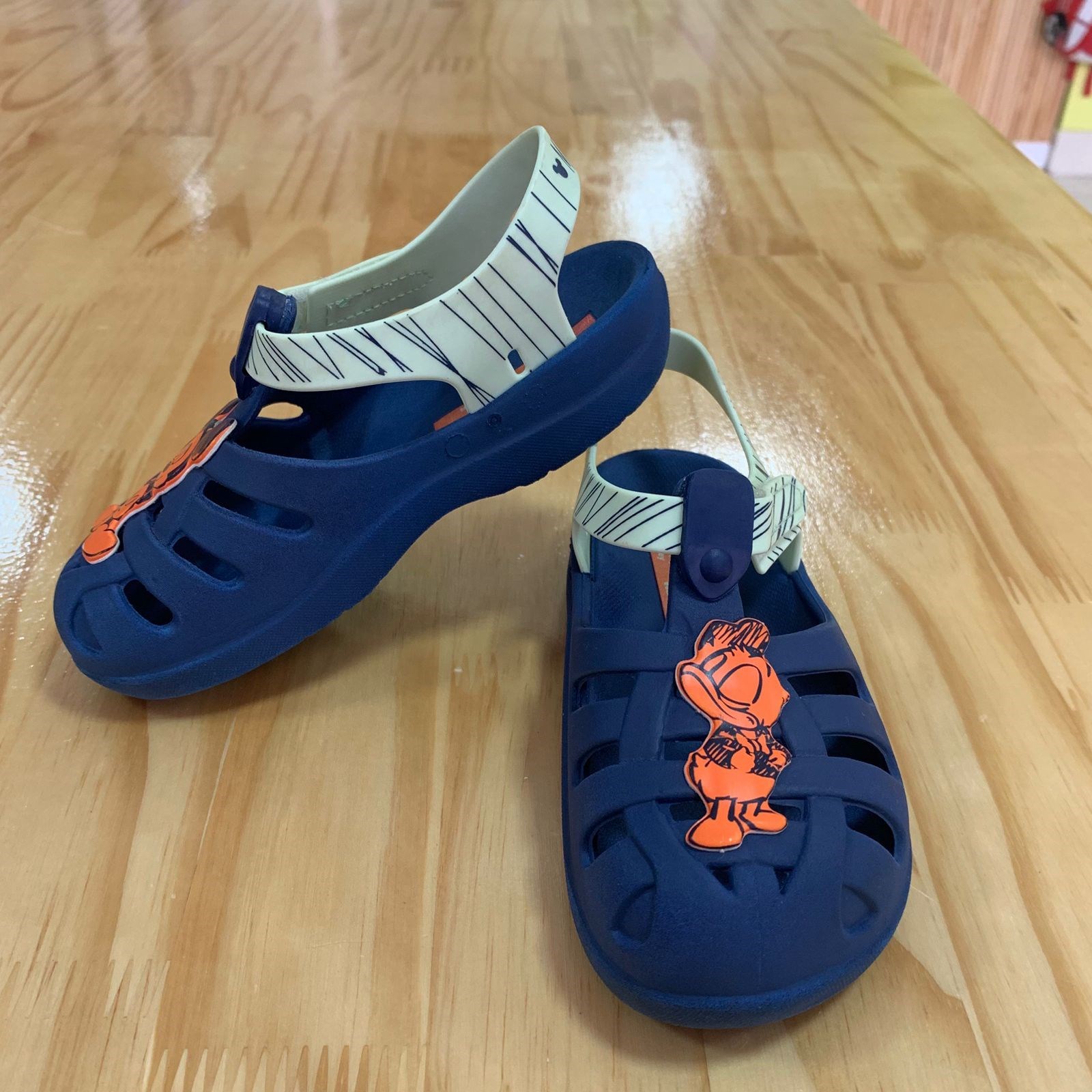 Sandália Grendene Mickey