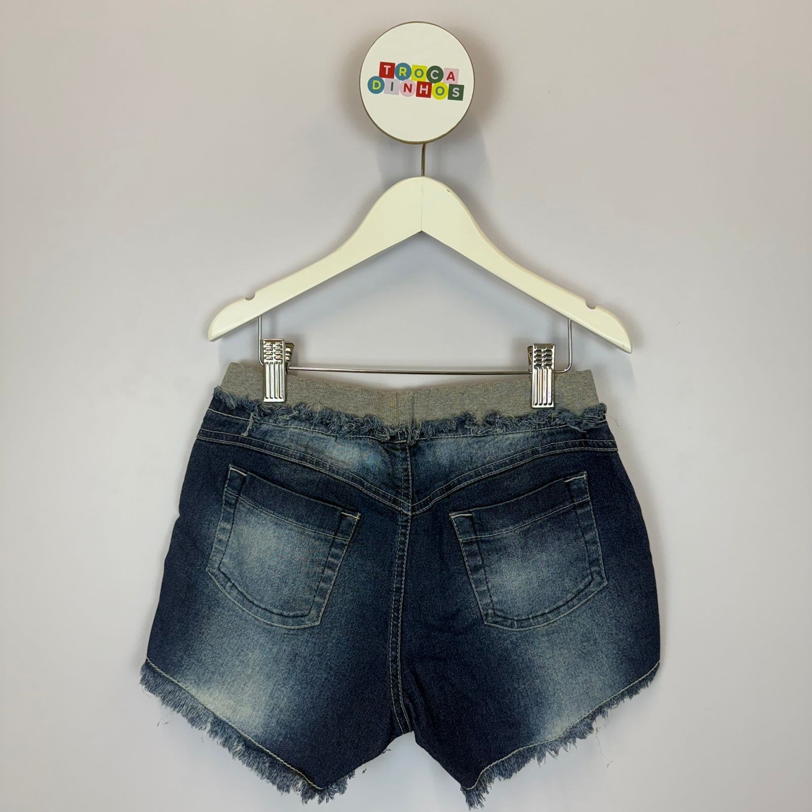 Short jeans com elastano