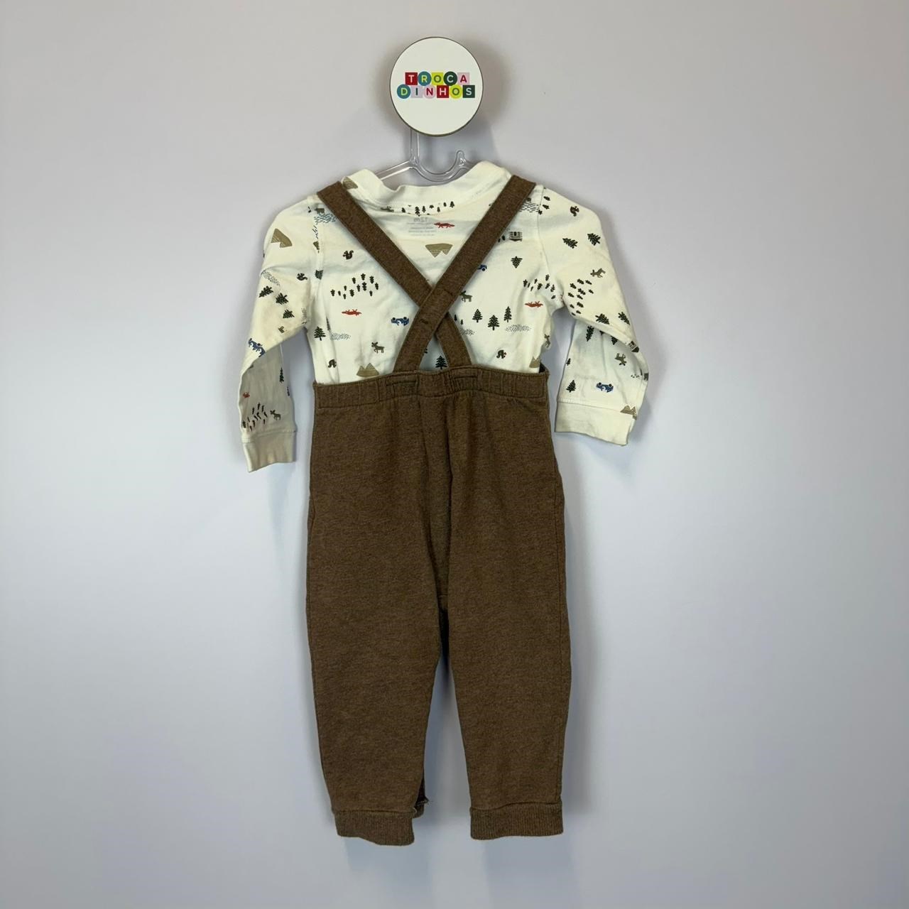 Jardineira marrom + camiseta manga longa Carter's