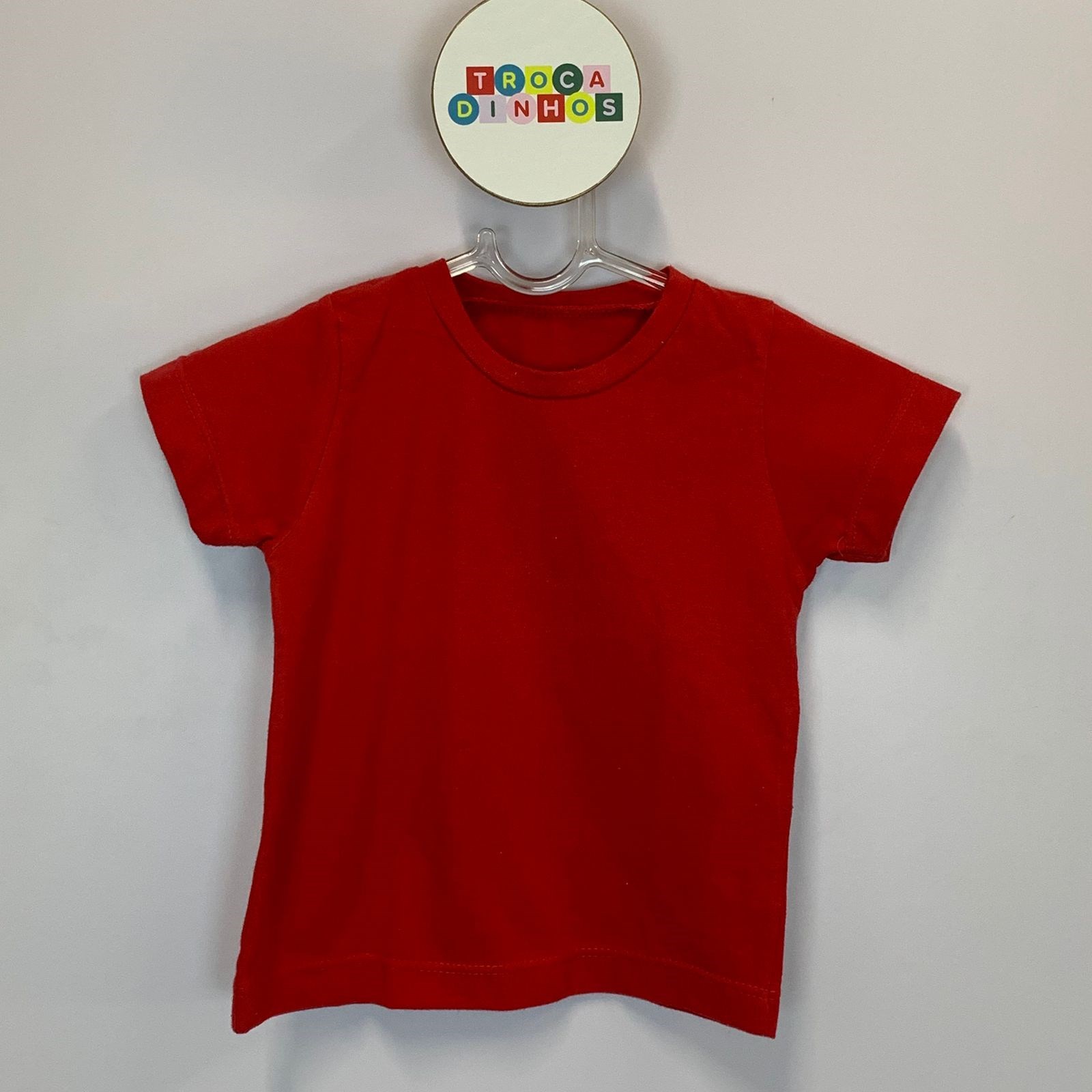 camiseta infantil vermelha