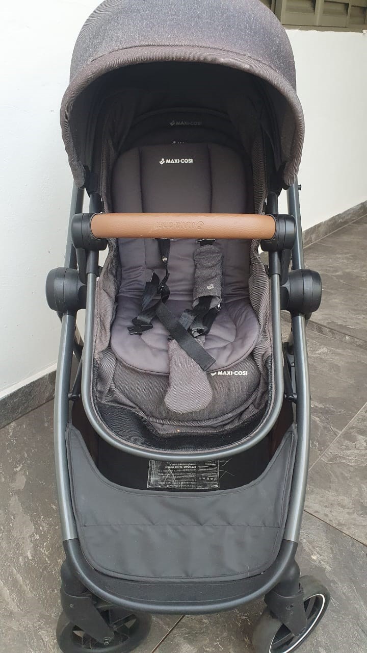 Carrinho com moisés e bebê conforto - Maxi Cosi