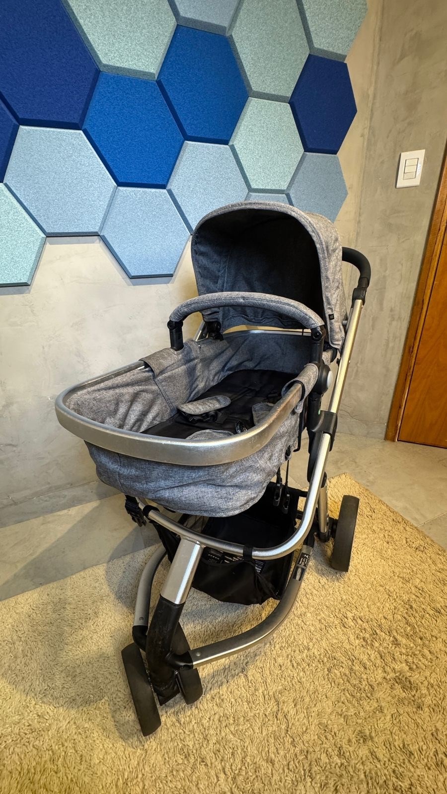 Carrinho de bebê com bebê conforto safety 1st