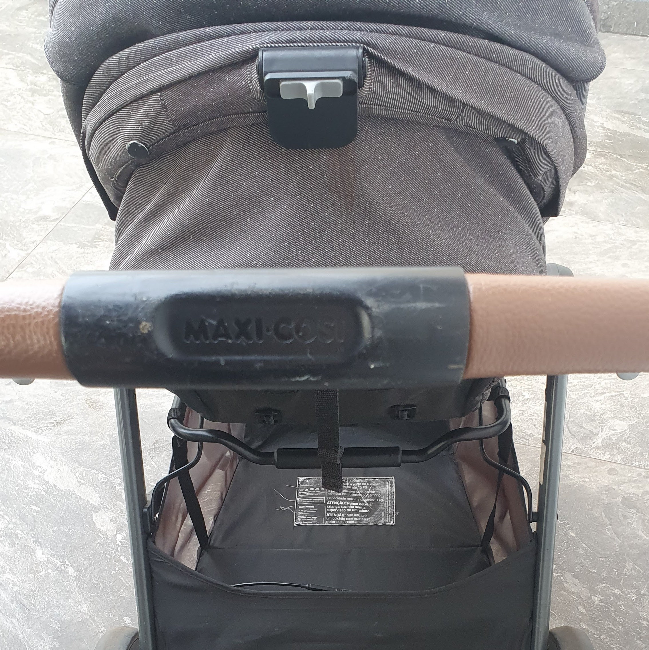 Carrinho com moisés e bebê conforto - Maxi Cosi