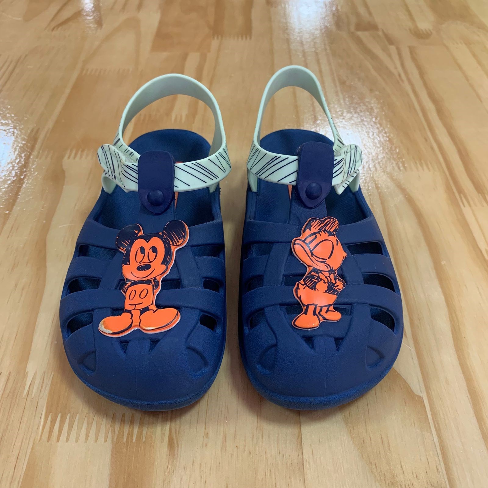 Sandália Grendene Mickey