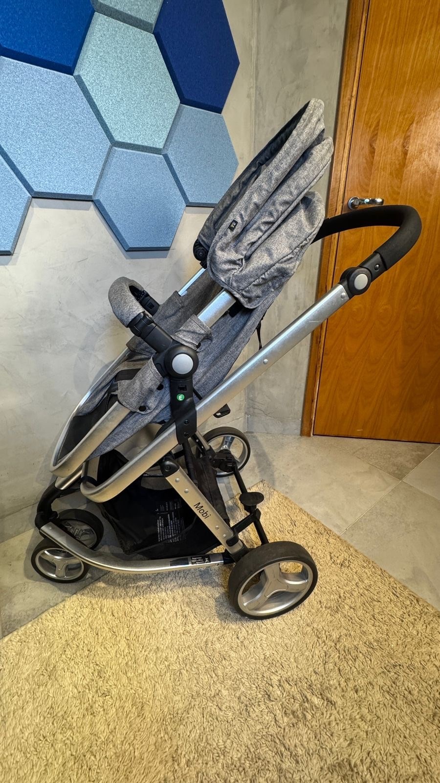 Carrinho de bebê com bebê conforto safety 1st