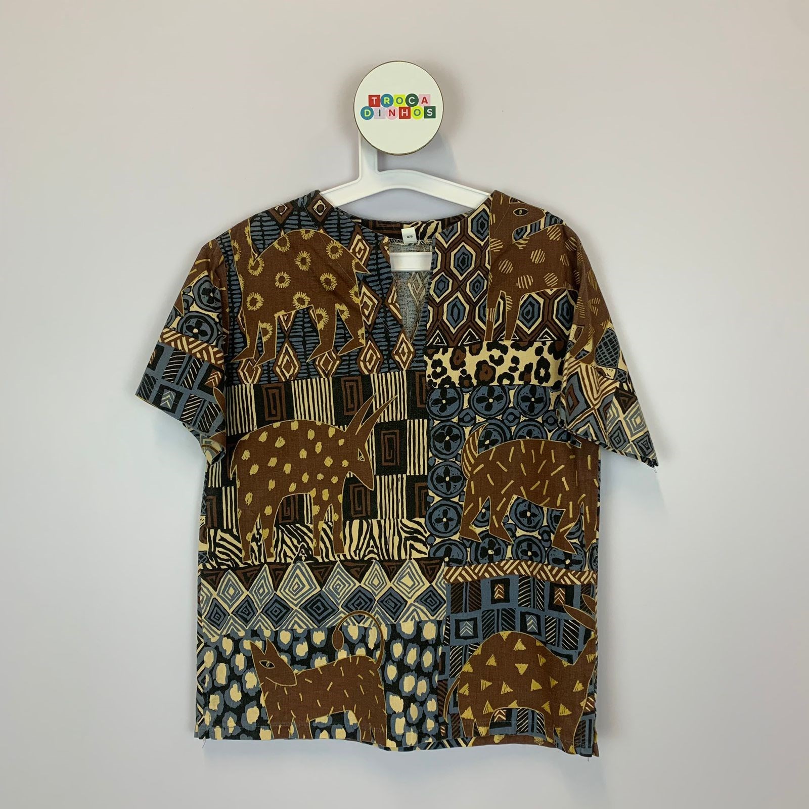 Bata africana pintada a mão