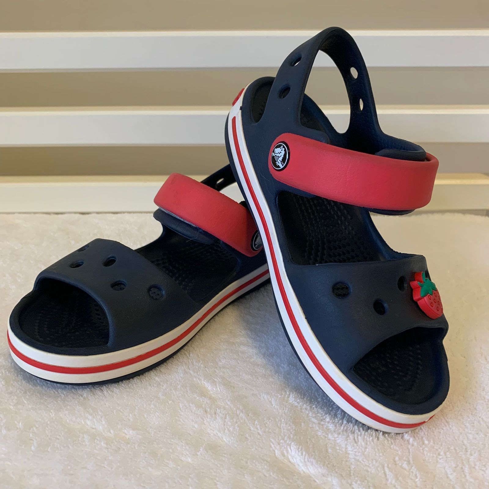 Sandália Crocs - moranguinho