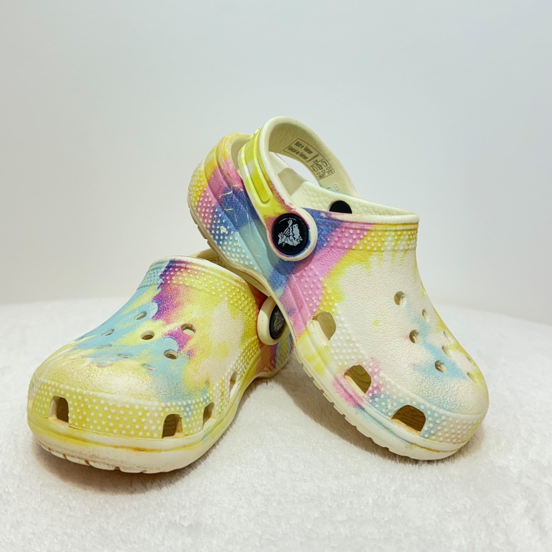 Crocs tie-dye