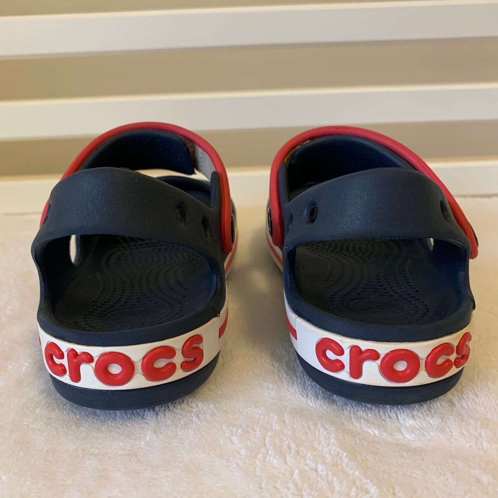 Sandália Crocs - moranguinho