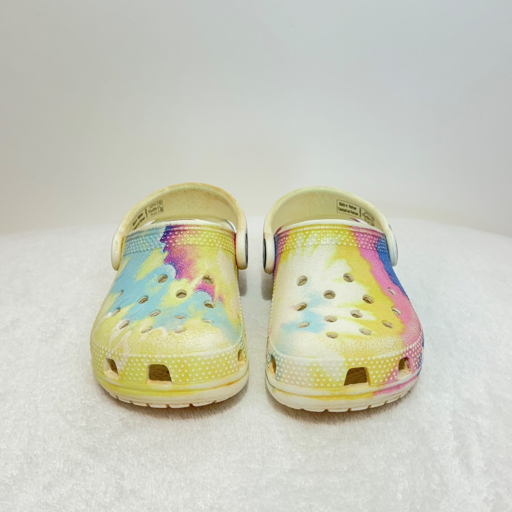 Crocs tie-dye