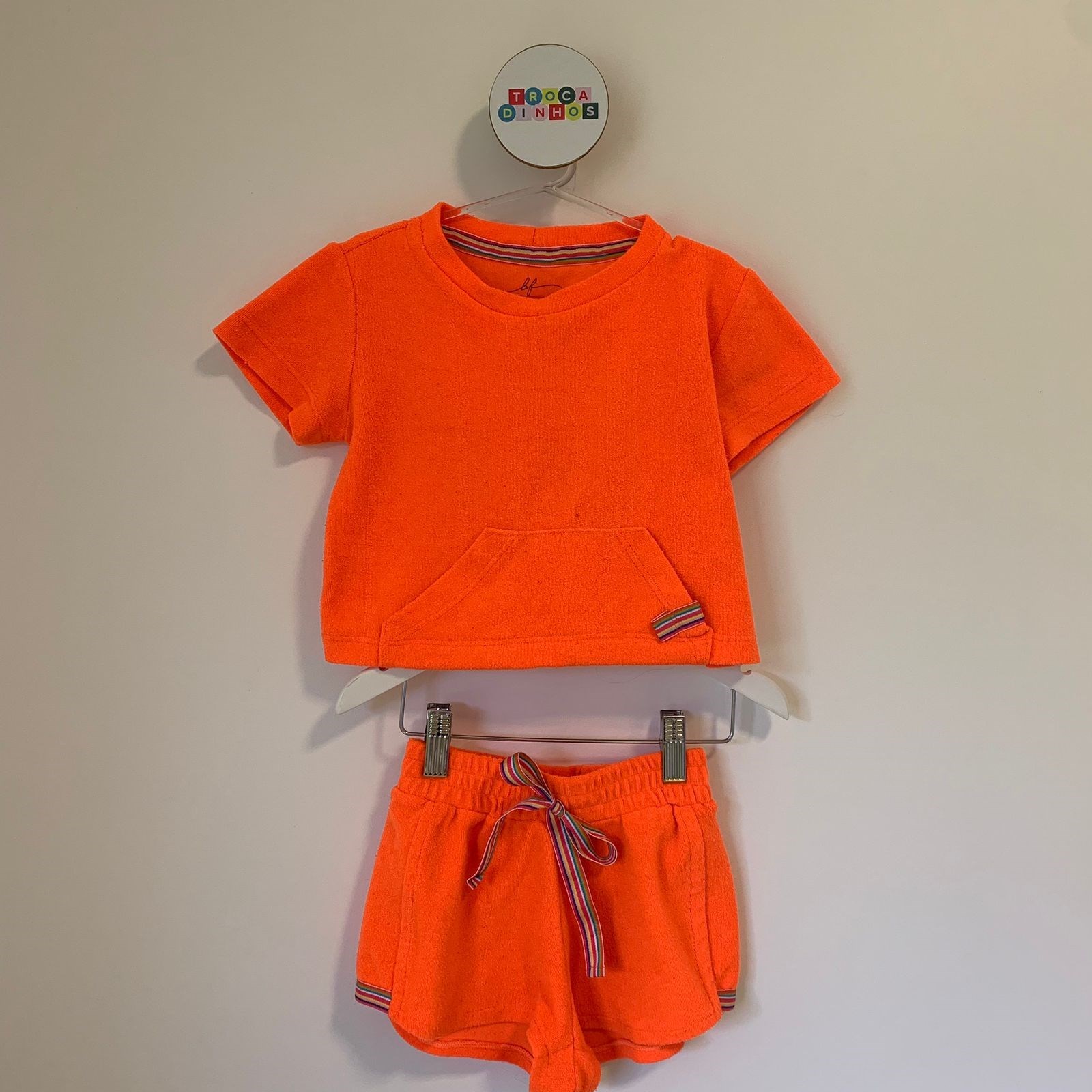 Conjunto atoalha laranja neon