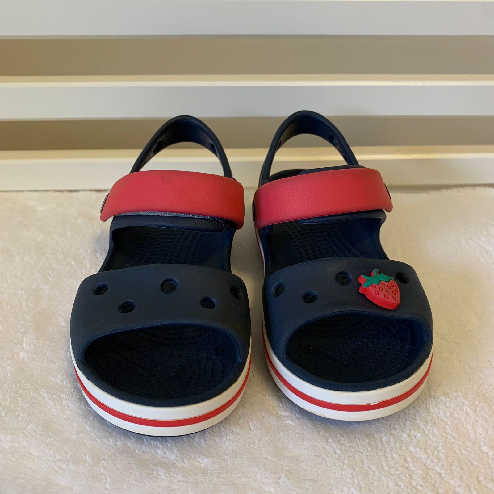 Sandália Crocs - moranguinho