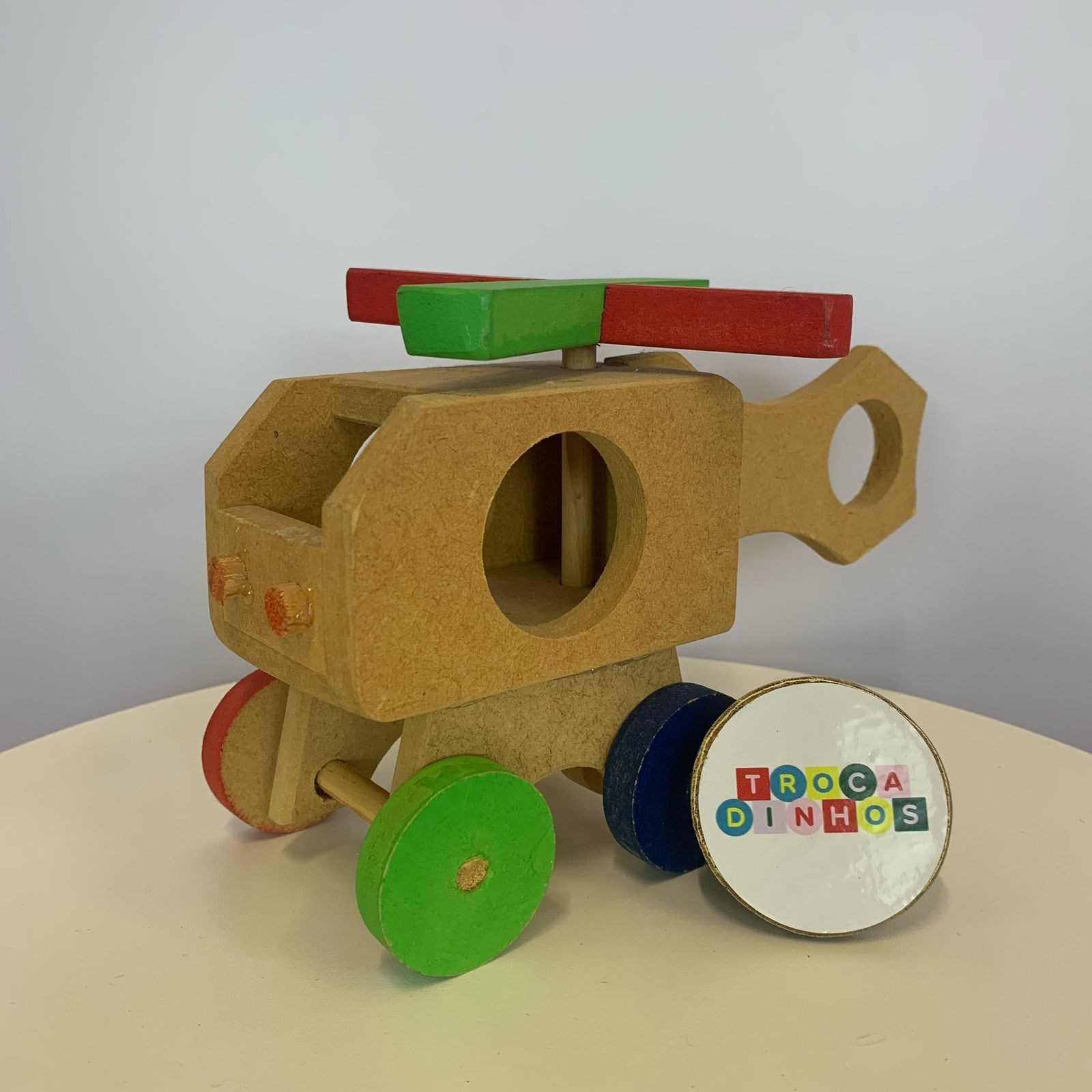 Helicóptero de madeira