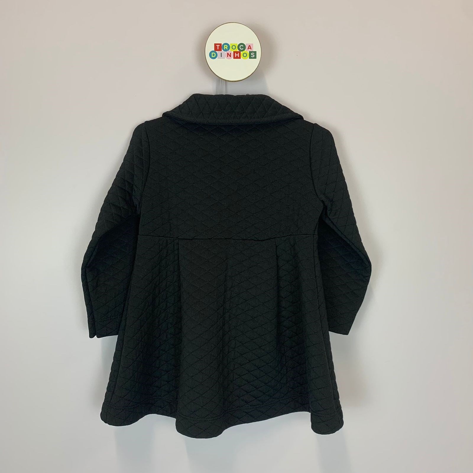 Sobretudo preto matelassê