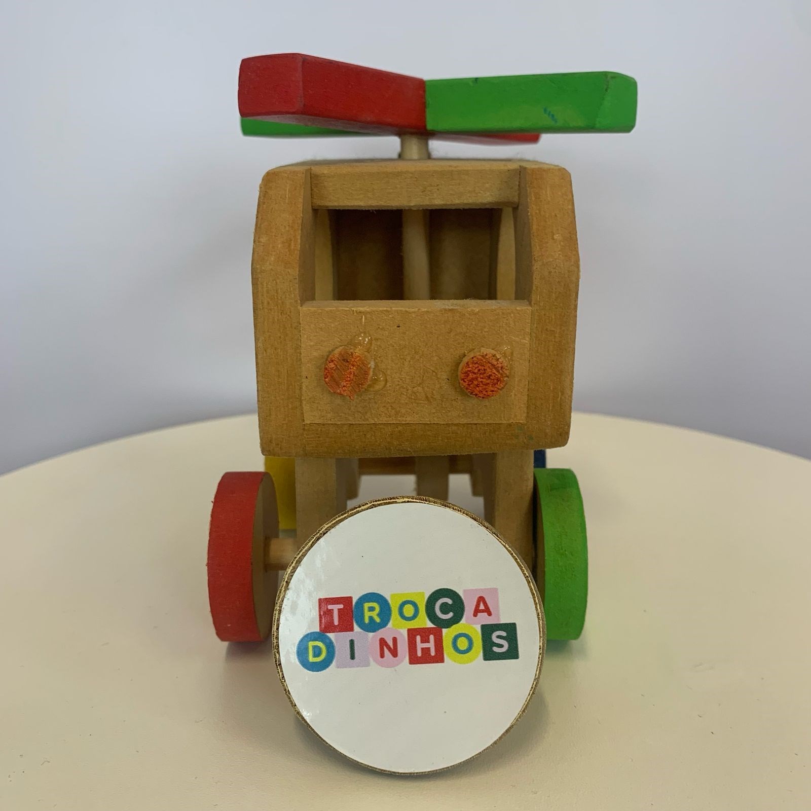 Helicóptero de madeira