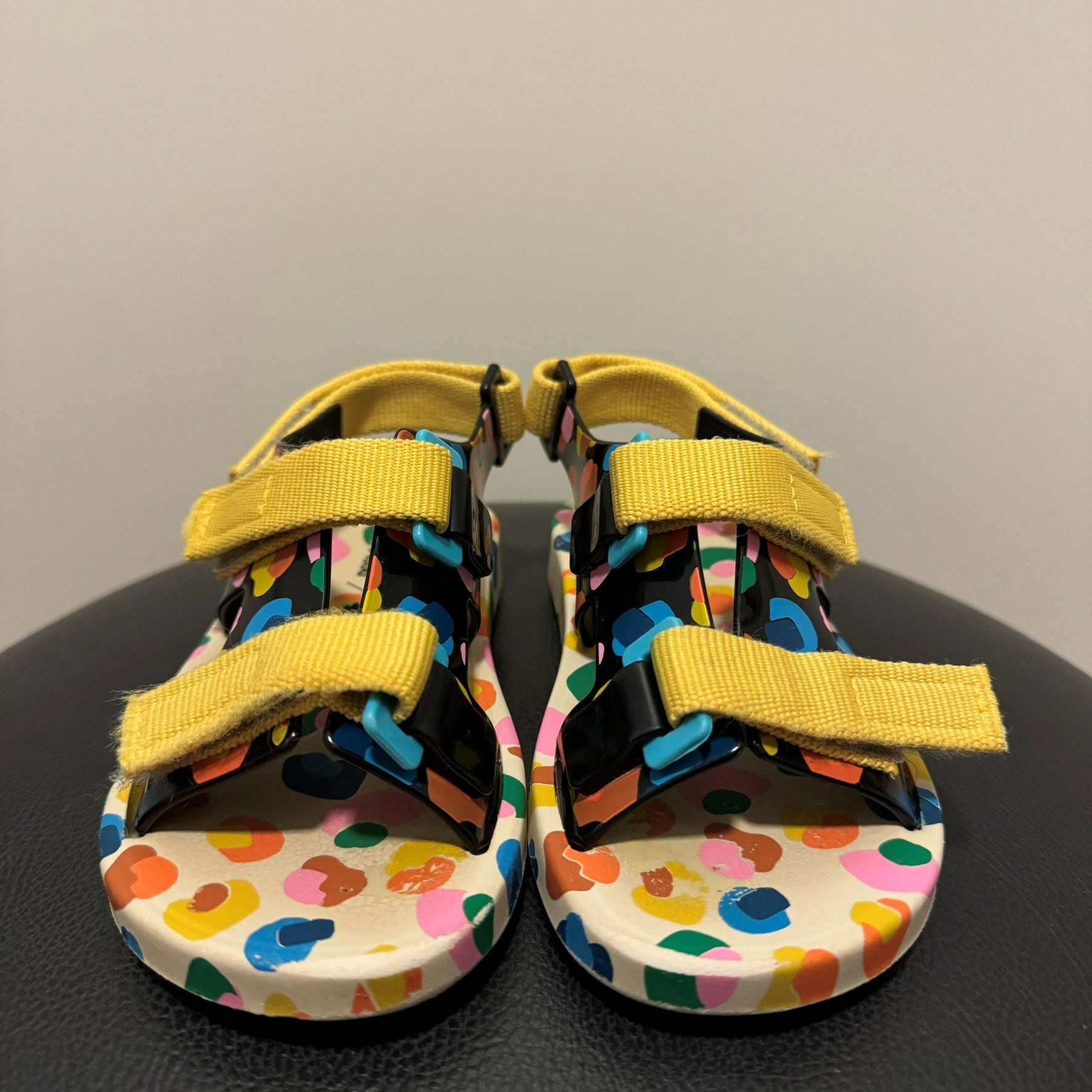 Sandália Melissa colorida collab Fábula 