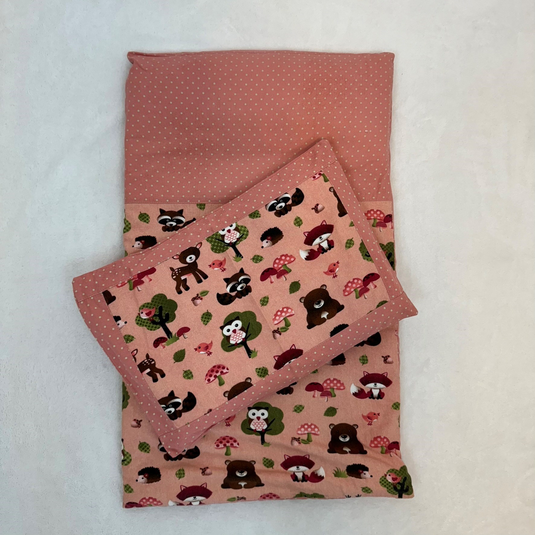 Colchonete e travesseiro de carrinho de bebê