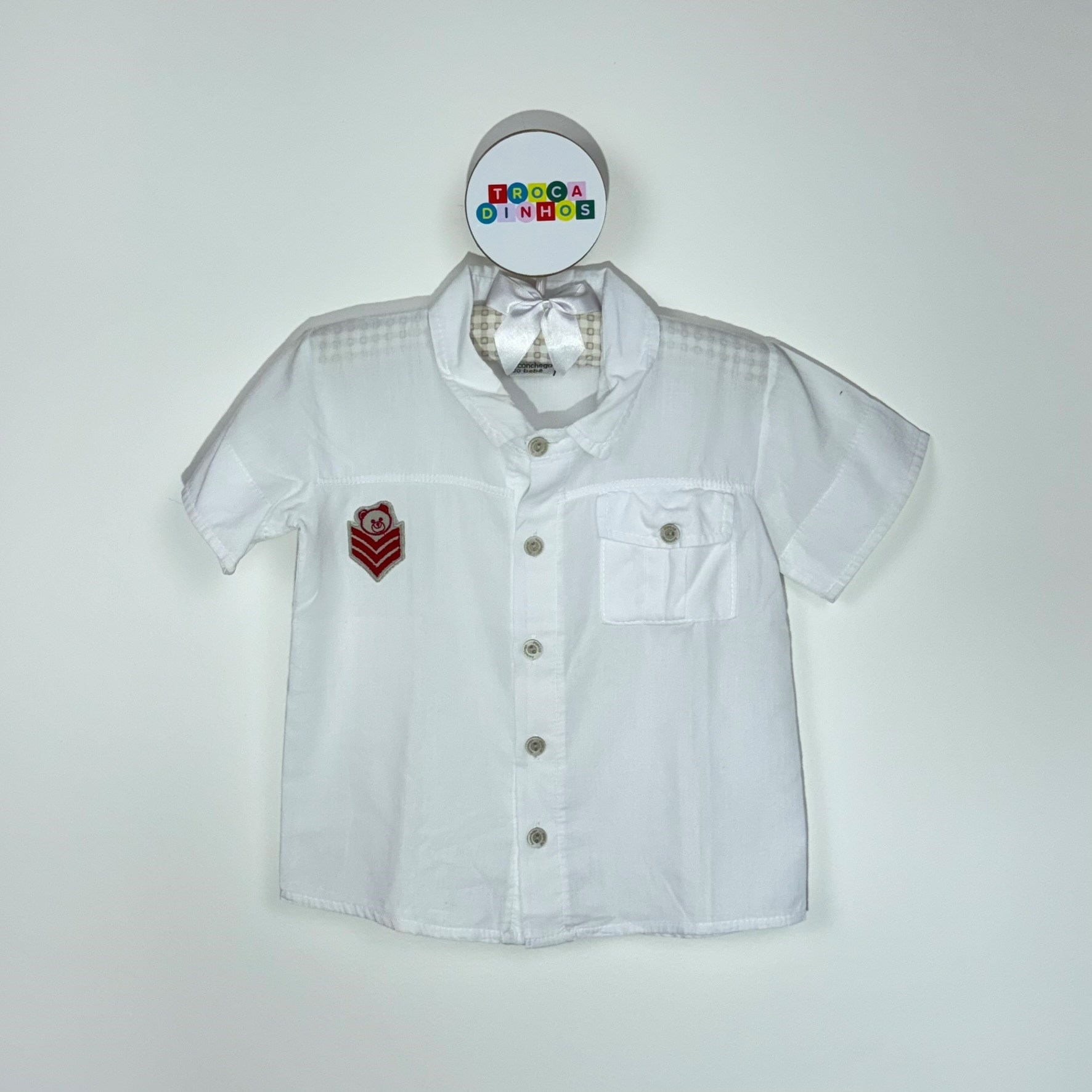 Camisa branca com aplique de ursinho